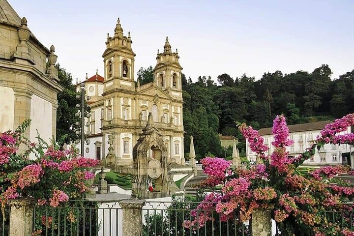 BRAGA E GUIMARÃES: Private Historic Tour from Porto