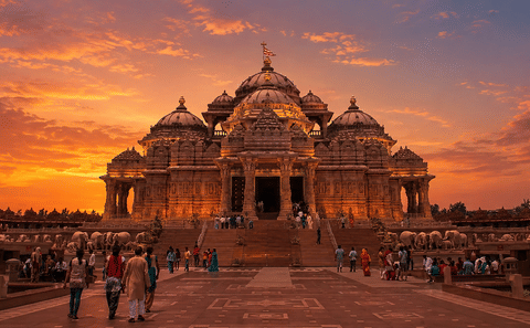 New Delhi: Akshardham Temple Tour with Water and Light Show