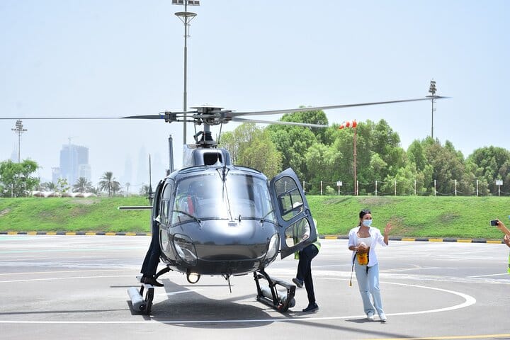 Dubai Helicopter Tour: Experience Dubai’s Iconic Landmarks 8