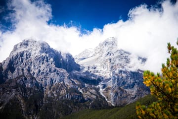 Jade Dragon Snow Mountain and Blue Moon Valley Tour in Lijiang