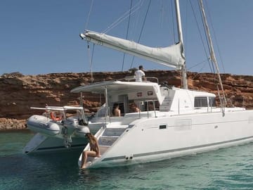 Luxury Semi-Private Catamaran Cruise in Mykonos