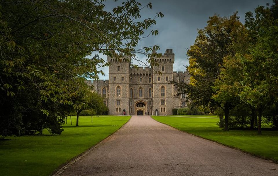 Windsor Castle Half-Day Tour with Hotel Transfer from London