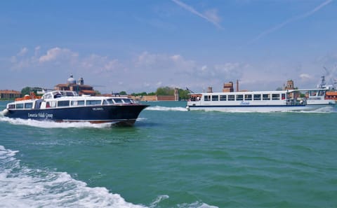 Private speedboat transfer from Marco Polo Airport to Venice