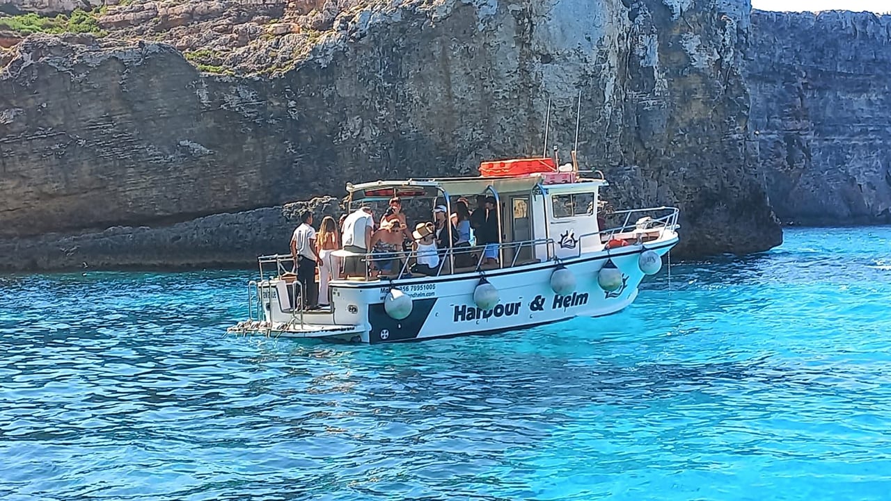 Crystal Lagoon, Comino