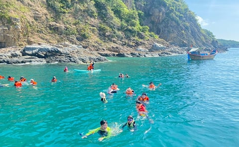 Nha Trang: Hon Mun Marine Park Snorkeling & Island Tour