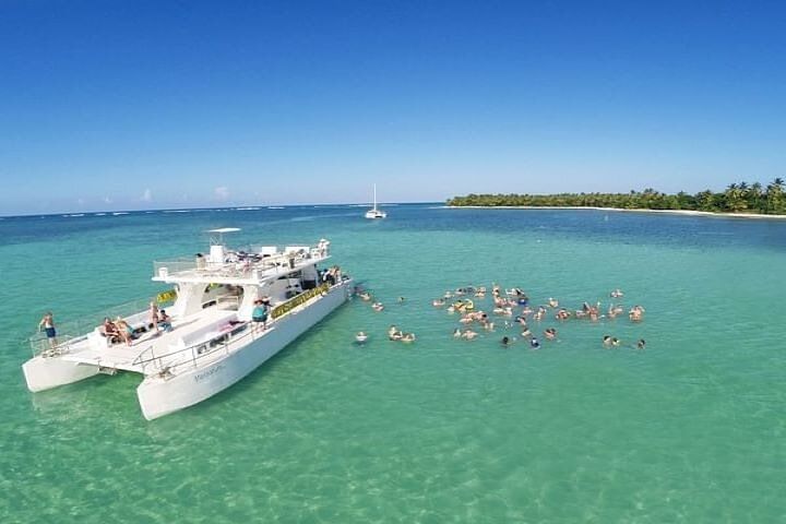 Cabeza de Toro Reserve Glass-Bottom Catamaran Cruise