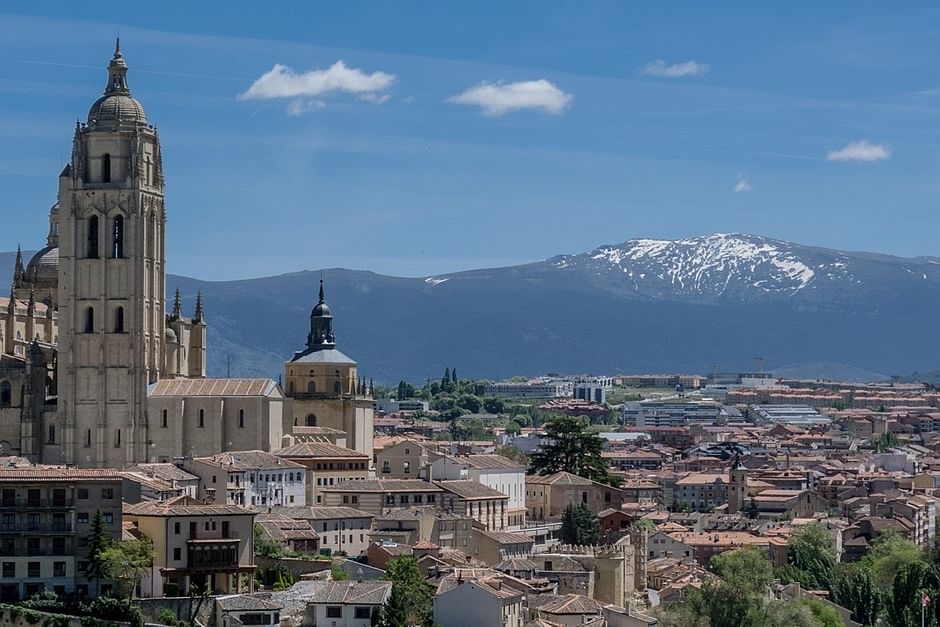 Scenic Bus Tour from Barcelona to Madrid: Explore Tarragona, Valencia, and Cuenca