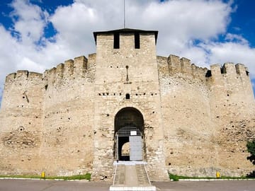 Private Tour of Soroca Fortress and Gypsy Hill in Moldova