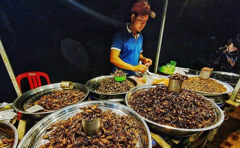 Ultimate Siem Reap Food Tour (10 Locals Tasting with Drinks & Transport)