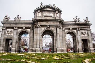 Cultural Walking Tour of Historic Landmarks in Madrid