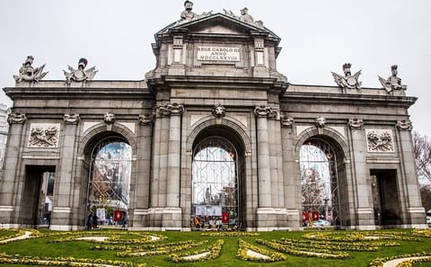 Cultural Walking Tour of Historic Landmarks in Madrid