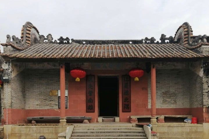 Private Day Tour from Guangzhou to Langtou Old Village + Gray Carving Experience 5