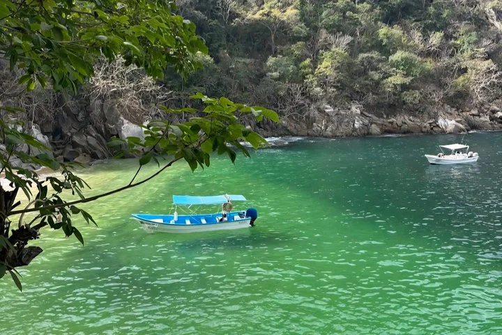 Quimixto en Barco, Cascada Escondida y Aventura Costera