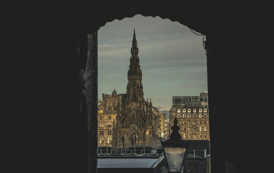 Edinburgh City Highlights Tour with Castle and Palace Visits