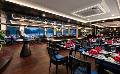 Luxury Overnight Cruise and Adventure in Hạ Long Bay