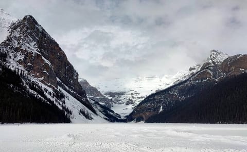 Winter Icewalk Tour in Banff National Park and Lake Louise