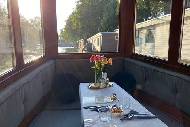 Amsterdam Breakfast Cruise on Private Luxury Boat  4