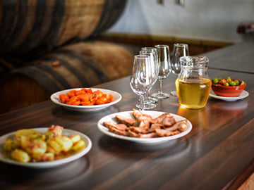 Jerez de la Frontera Foodie Tour in “Tabancos”