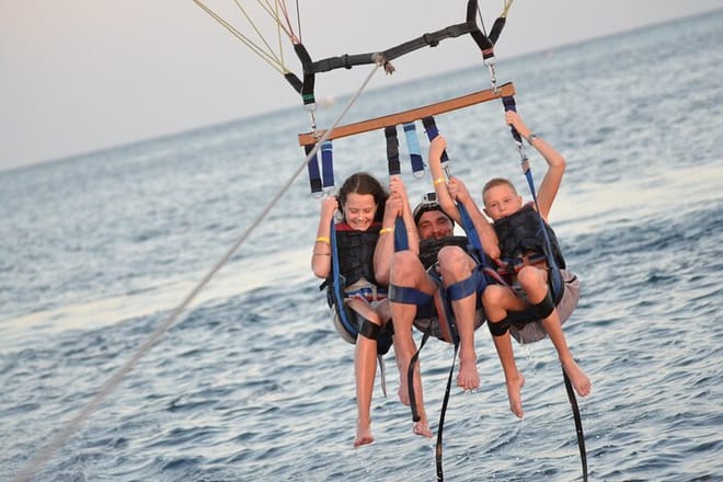 Parasailing Adventure Fly to Sky with Hotel Pickup - Hurghada