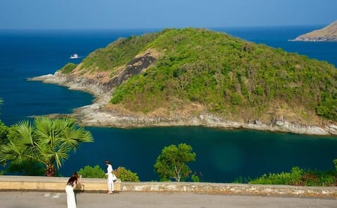 Phuket Big Buddha Guided Tour with Cultural Highlights
