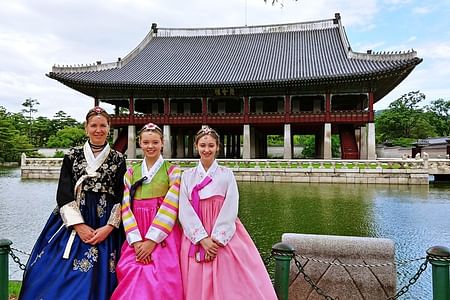 Customizable Private Tour with Professional Guide in Seoul and Beyond