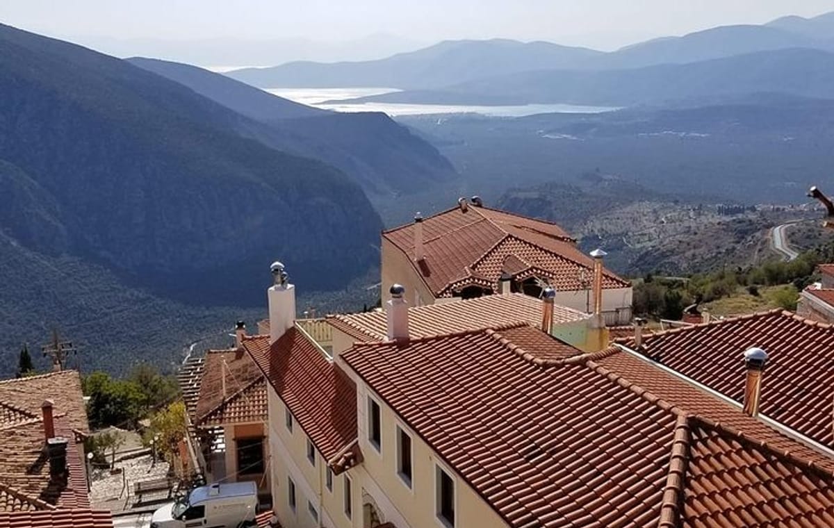 2 Day Private Tour to Thermopylae,Meteora,Ancient Plevrona,Oiniades and Delphi