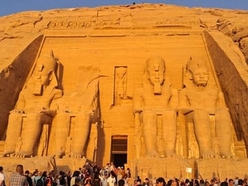Private Tour of Abu Simbel Temples and Aswan Souk Visit