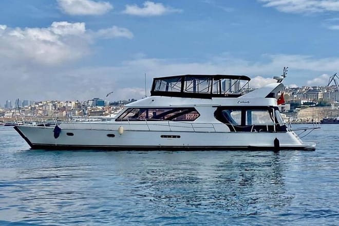 Private Bosphorus Yacht Cruise in Istanbul – Luxury Yacht Tour