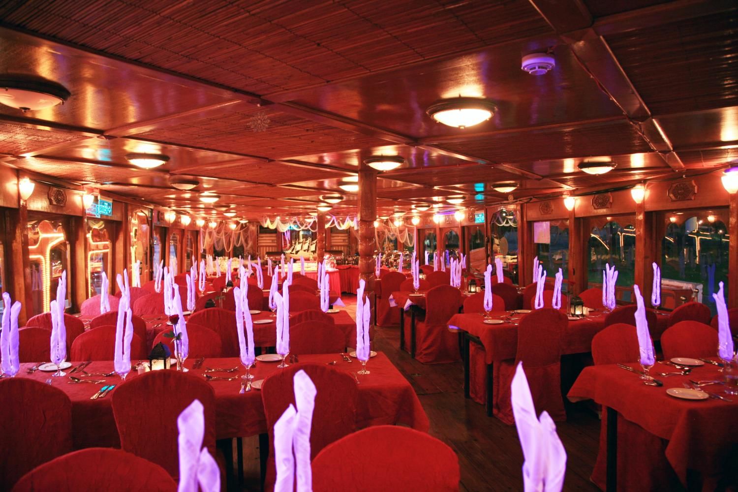 Dhow Cruise Dinner with Daytur