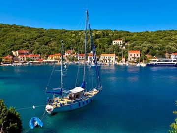 Ithaca Day Cruise and Bus Transfer from Agia Efimia
