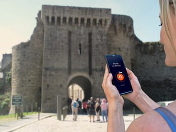 Visit Saint-Malo on your own: Cross the Saint-Vincent Gate to discover the city.