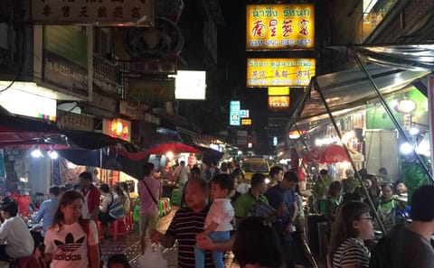 Bangkok Chinatown Evening Food Tour with Private Tuk-Tuk Ride