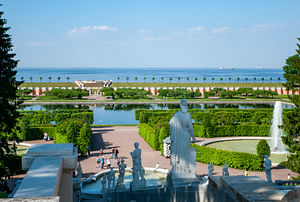 St. Petersburg: Private Bus tour to Peterhof with a tour of the Lower Park and the Great Peterhof Palace