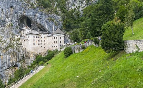 Private Tour of Postojna Cave and Predjama Castle from Ljubljana