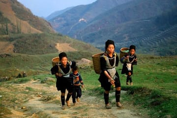 Two-Day Bac Ha Market Tour with Overnight Hotel Stay