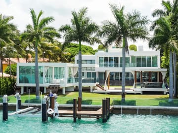 Miami Boat Tour: Millionaire Homes and Skyline Views