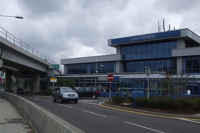 London City Airport Private Transfers to/from London (Postcode SW5 to SW11) photo 5