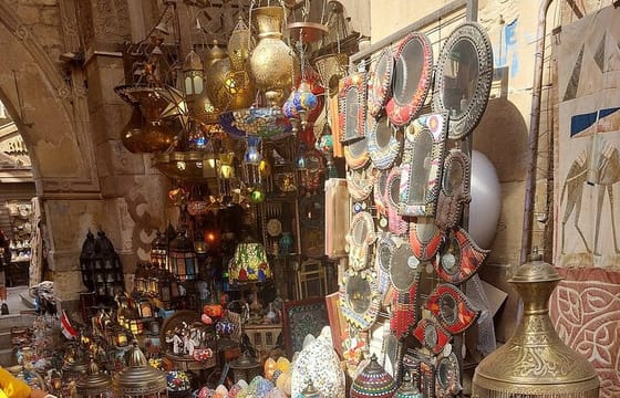 Private Tour to Giza Pyramids, Sphinx, Egyptian Museum with Local Lunch