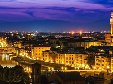 Florence Nightlife Walking Tour with Club Entry and Shots