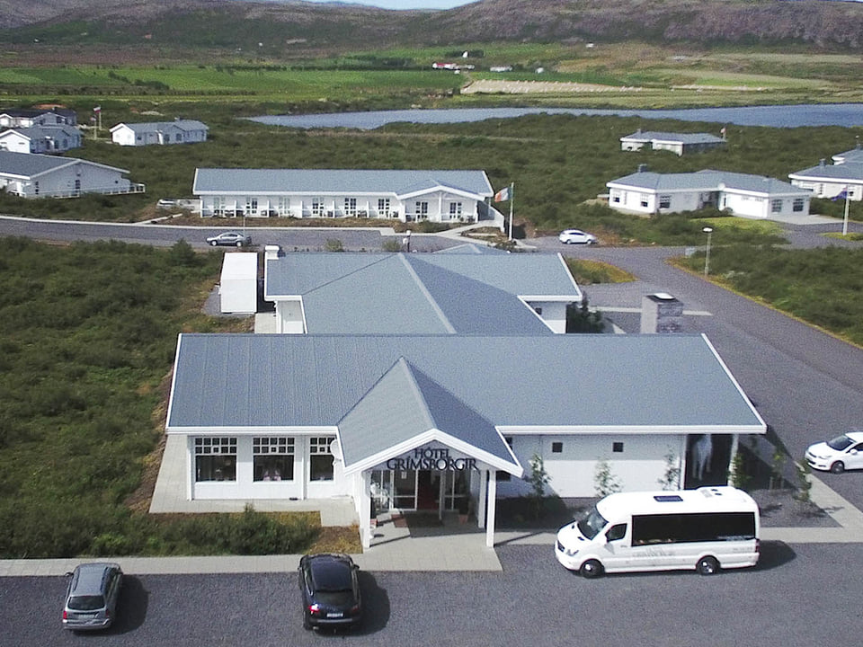LUX 18 Luxury Private Transfers Reykjavík To Hotel Grímsborgir — Superjeep.is