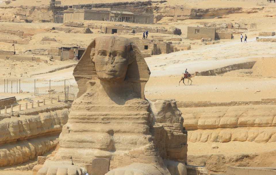 Day Trip to Giza Pyramids and Egyptian Museum from Hurghada