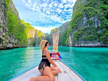 Phi Phi Island Exploration by Private Longtail Boat & Lunch