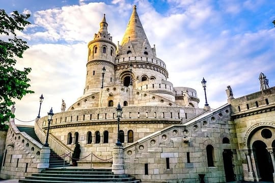 Private Buda Castle walking tour & Danube river cruise option