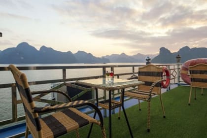 Halong Bay Cruise 2 Days/1 Night with 4 Star Luxury