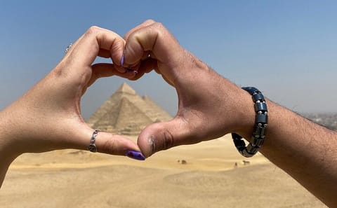 Private Tour of Giza Pyramids, Sphinx, and GEM Museum