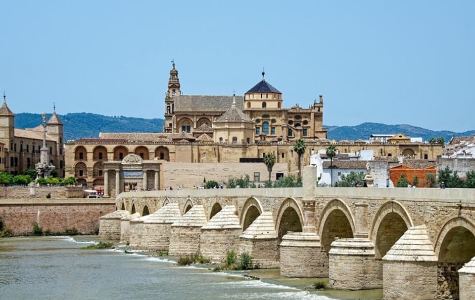 Córdoba Walking Tour: Roman Bridge, Alcazar & Mosque Cathedral