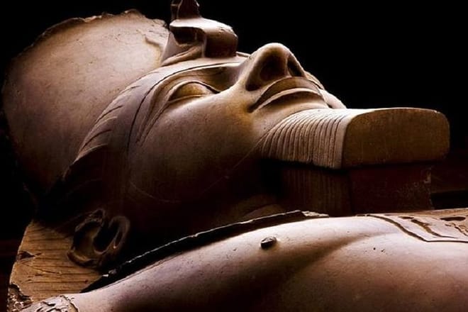 Memphis, ramsis II statue