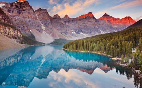 Moraine Lake and Johnston Canyon Tour from Canmore to Banff