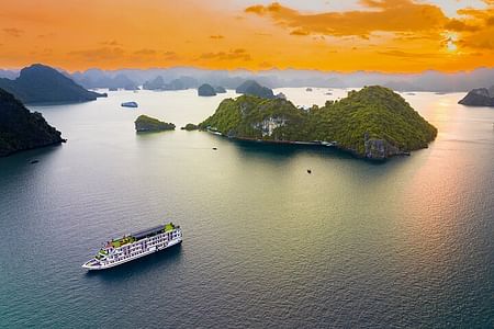 Ninh Binh & Ha Long Bay: Unforgettable Tour with Scenic Caves and Cruises