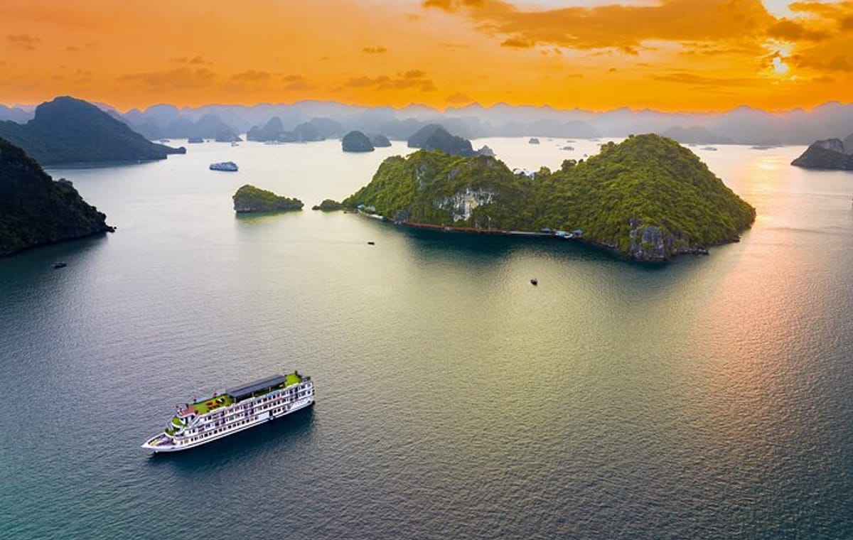 From Hanoi: Ninh Binh Tour and Ha Long Bay Cruise 3-Day Trip